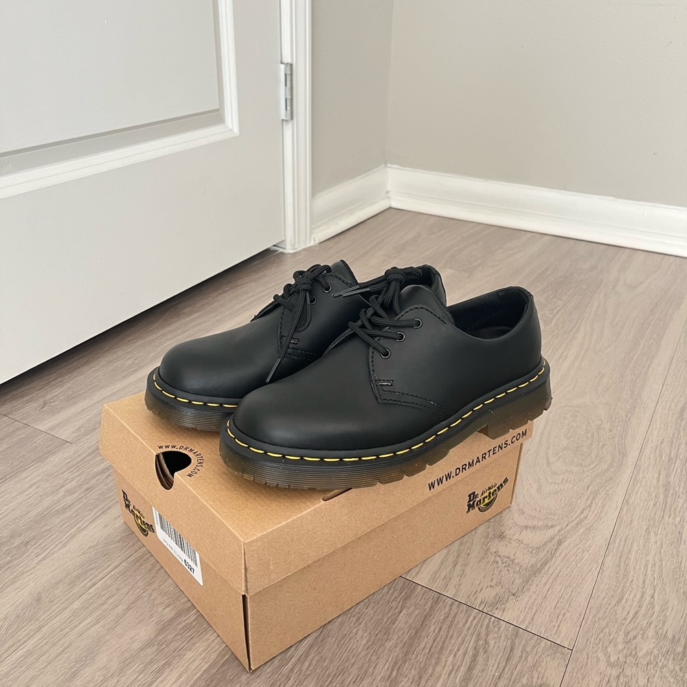 Dr. Martins leather (black)